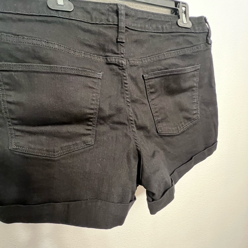 Universal Thread Black Jean Shorts - Picture 5 of 11
